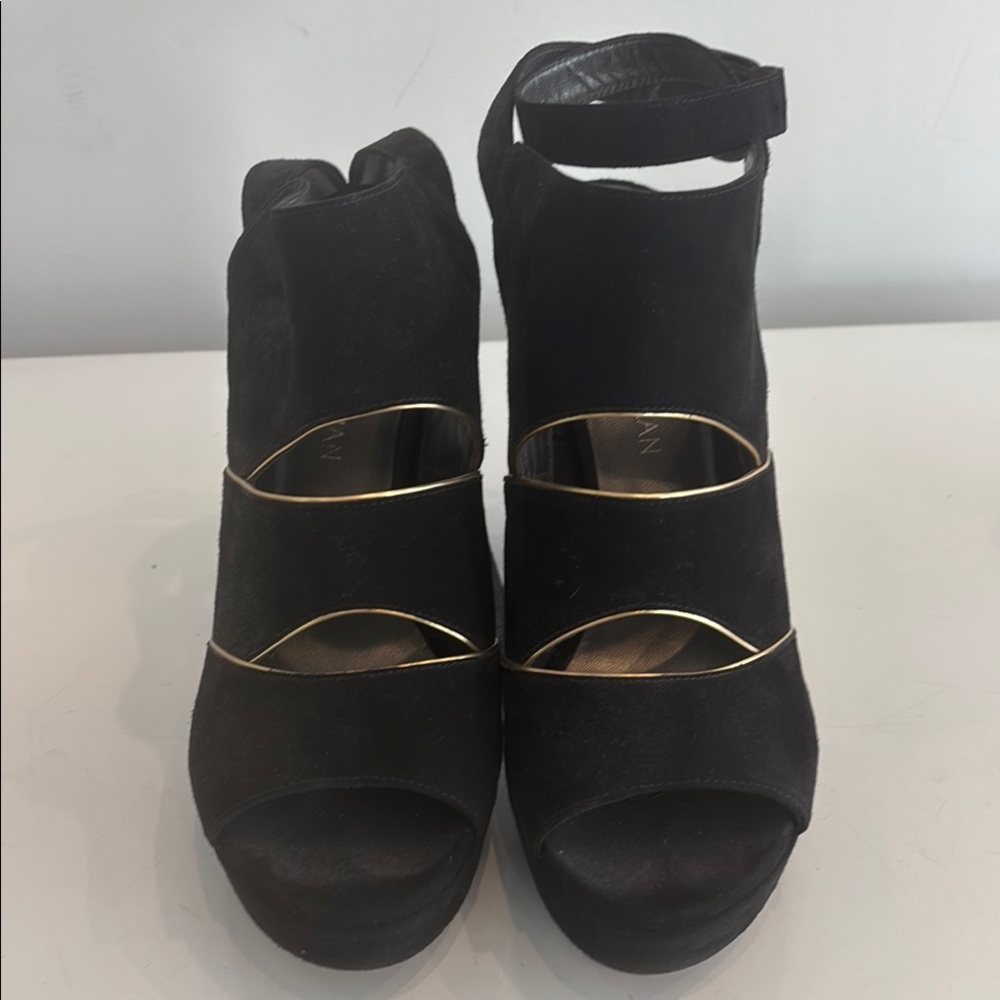 Stunning Stuart Weitzman Mint Black & Gold Women's Suede Platform Heels Worn 1x